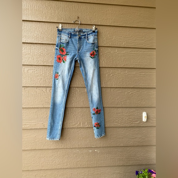 Zara Embroidered Damaged Skinny Jeans Women’s size 02 - Picture 12 of 12